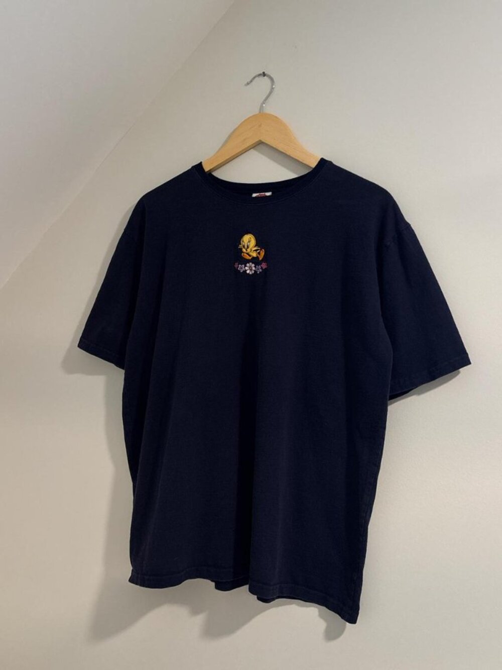 Looney Tunes Women's Navy and Blue T-shirt